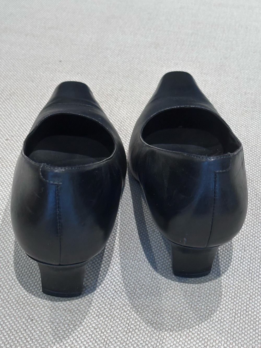 ECCO Size 39 (8) Black Leather LIKE NEW Classic Kitten Heel Pump - Picture 9 of 14